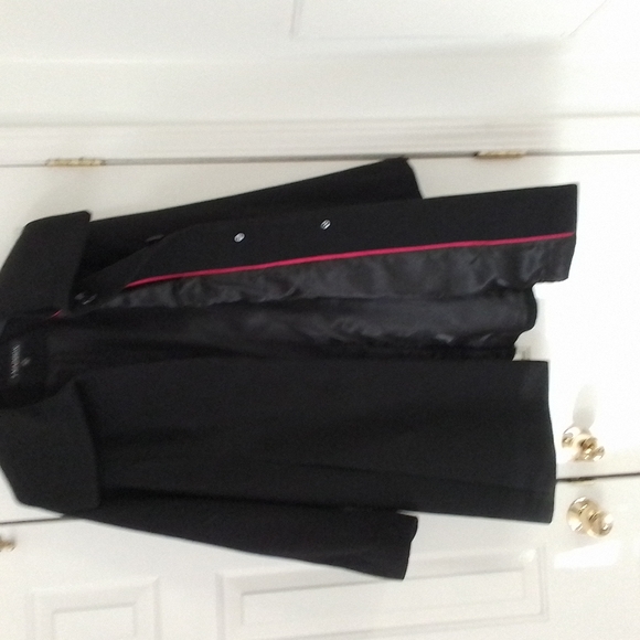 Knee length Black coat - Picture 3 of 4